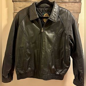 OG vintage Members Only 100% leather bomber jacket. Size L.